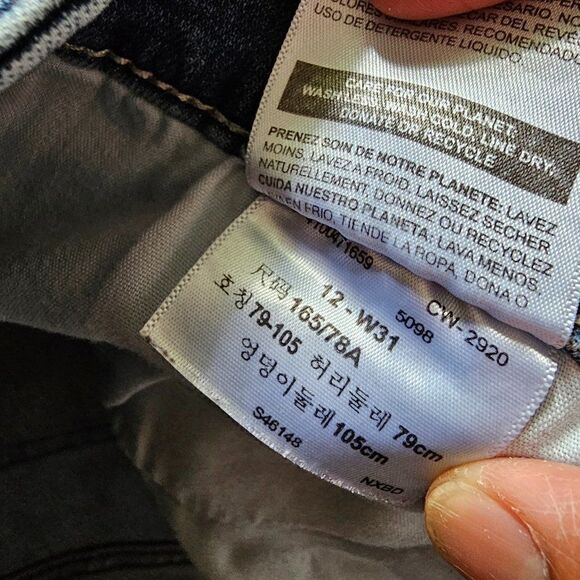 EUC LEVI'S STRAUSS HIGH RISE SHORTS RAW HEM SIZE 12 - W31 - Picture 16 of 16